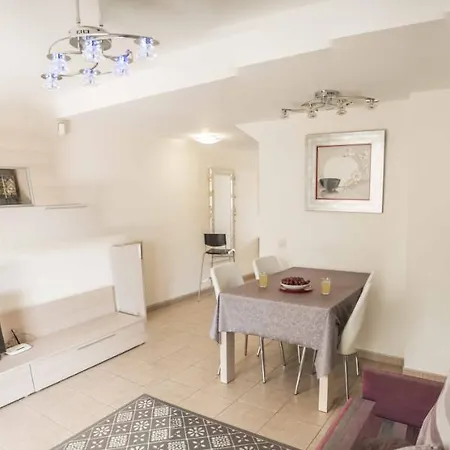 Townhouse Oasis Fanabe With 3 Bedrooms And Ac, Mir150