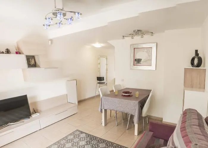 Townhouse Oasis Fanabe With 3 Bedrooms And Ac, Mir150