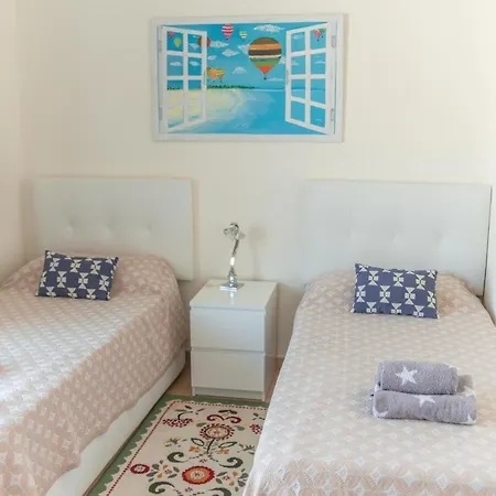 Townhouse Oasis Fanabe With 3 Bedrooms And Ac, Mir150 *