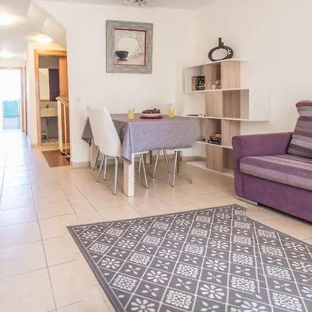 Townhouse Oasis Fanabe With 3 Bedrooms And Ac, Mir150 Адехе