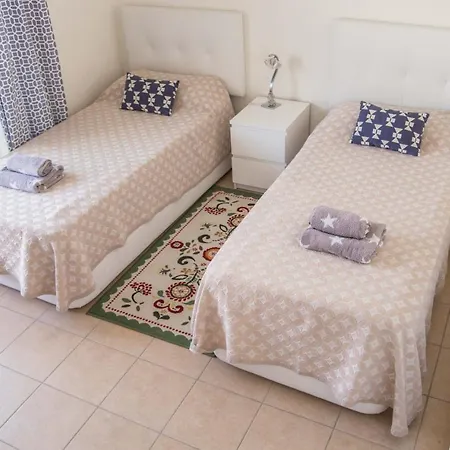 Apartman Townhouse Oasis Fanabe With 3 Bedrooms And Ac, Mir150 *